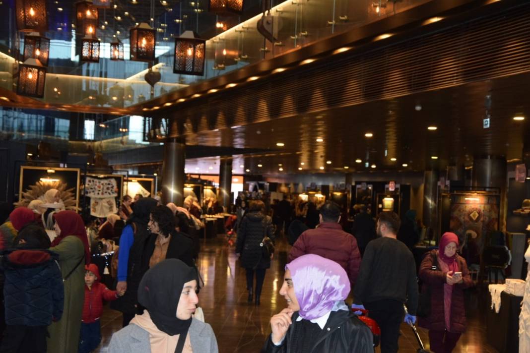 İpek Yolu Temalı Altın Dokunuşlar Sergisi Konya’da kapılarını açtı 24